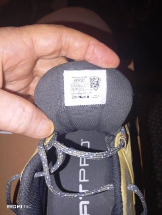 Zapatillas trail Merrell, un solo uso.