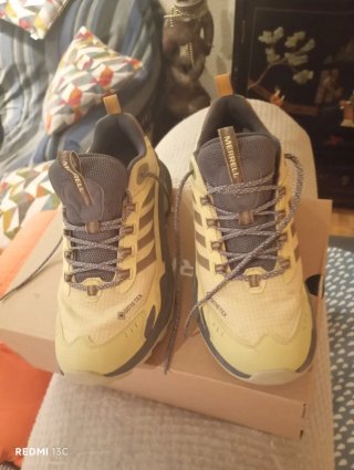 Zapatillas trail Merrell, un solo uso.