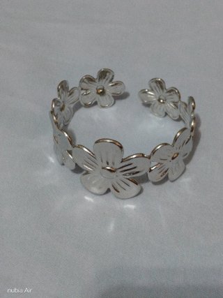Pulsera flores acero color plata a estrenar
