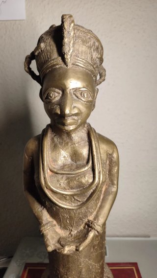 Escultura Africana Bronce sacerdotisa Olori.
