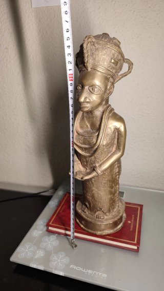 Escultura Africana Bronce sacerdotisa Olori.
