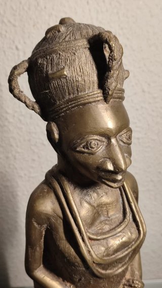 Escultura Africana Bronce sacerdotisa Olori.