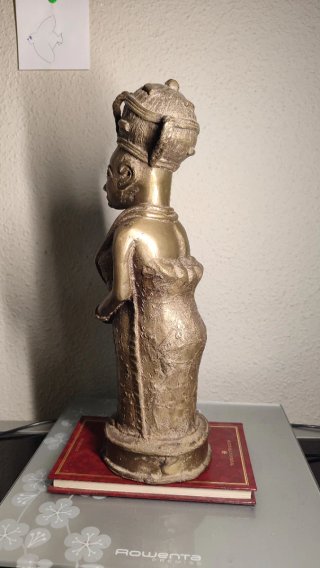 Escultura Africana Bronce sacerdotisa Olori.