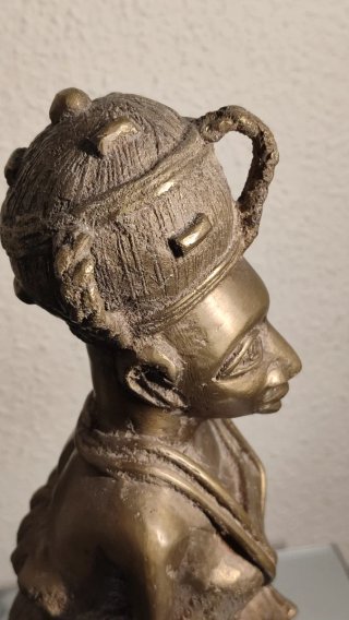 Escultura Africana Bronce sacerdotisa Olori.