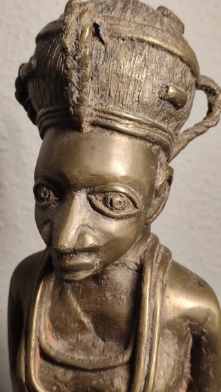 Escultura Africana Bronce sacerdotisa Olori.