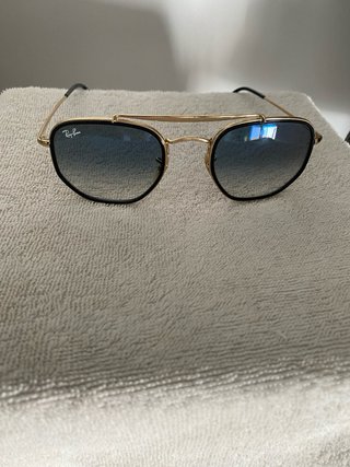 Gafas de sol Ray-Ban azul con degradadoy doradas