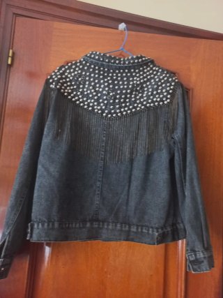 Chaqueta vaquera tachuelas y flecos