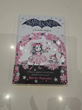 Libro de Isadora Moon y la boda mágica