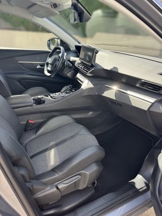 Peugeot 3008 Allure Pack HYBRID 225 · CERO