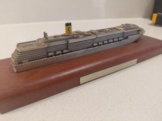 Maqueta de barco de cruceros Costa Atlantica