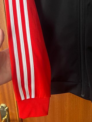 Chaqueta Adidas cremallera negra y roja