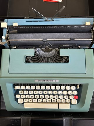 Máquina de escribir Olivetti Lettera 32 antigua