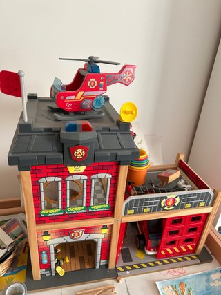 Parque de bomberos Hape con helicóptero