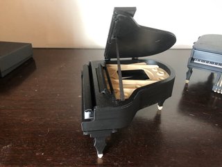 Piano de cola miniatura
