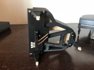 Piano de cola miniatura