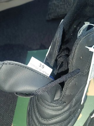 Zapatillas Fútbol Puma Negras y Blancas