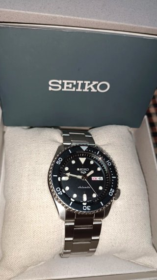 Rellotge Seiko 5 Automátic Negre i y Platejat