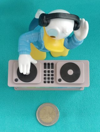 Paperino Dj con consolle