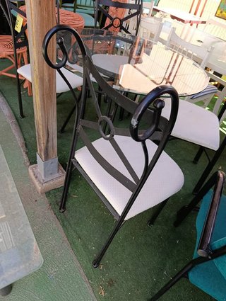 CONJUNTO DE MESA CRISTAL Y 4 SILLAS FORJA