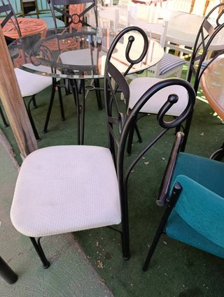CONJUNTO DE MESA CRISTAL Y 4 SILLAS FORJA