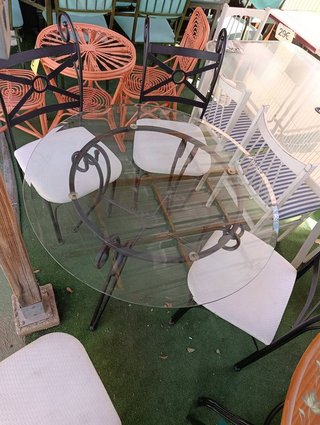 CONJUNTO DE MESA CRISTAL Y 4 SILLAS FORJA