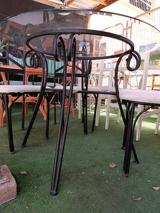 CONJUNTO DE MESA CRISTAL Y 4 SILLAS FORJA