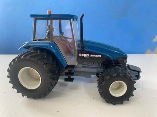 Réplica Tractor Ford New Holland 8560