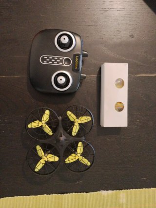 dron negro teledirigido