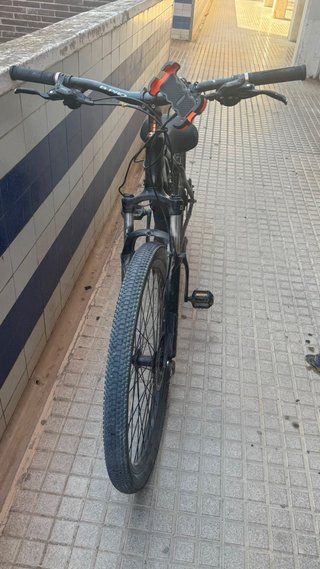 Bicicleta de montaña negra