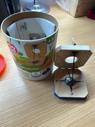 Juego educativo brújula y reloj solar