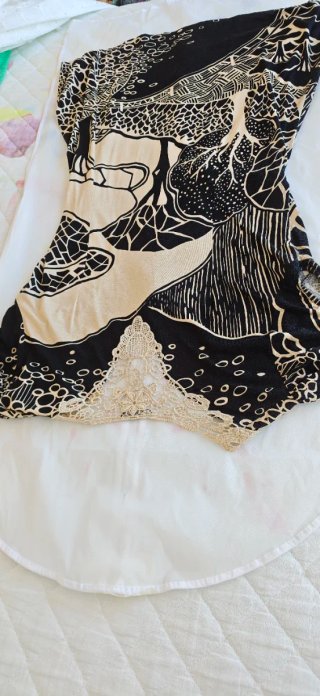 Vestido estampado negro y beige