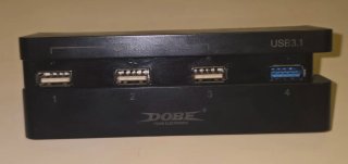 Hub USB DOBE para PS4 Slim