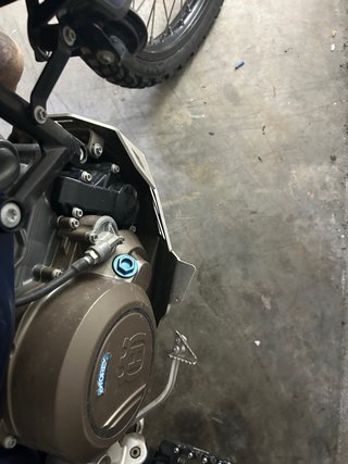 Moto Enduro Husqvarna 791 Blanca y Amarilla