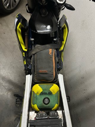Moto Enduro Husqvarna 791 Blanca y Amarilla