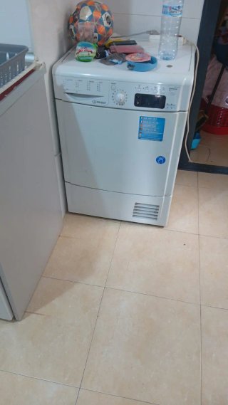Secadora blanca Indesit