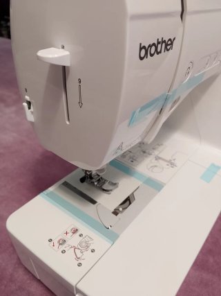 Máquina de coser y bordar Disney Innov-is M 380