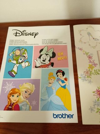 Máquina de coser y bordar Disney Innov-is M 380