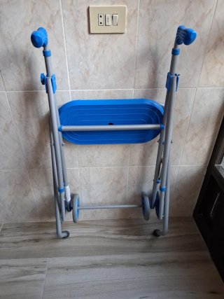 Andador para personas mayores con asiento