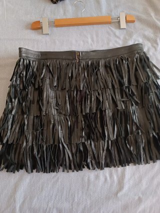 Falda Zara flecos piel negra