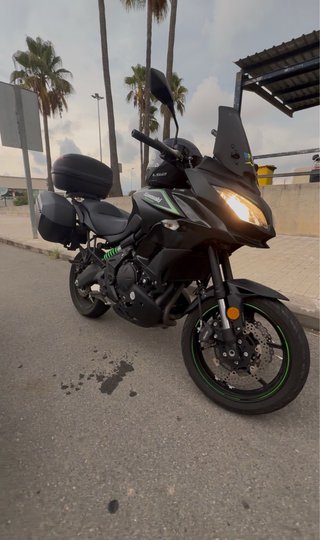 Kawasaki Versys 650 Adventure Negra
