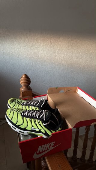 Nike Air Max Plus Tn Zapatillas Verde y Negro