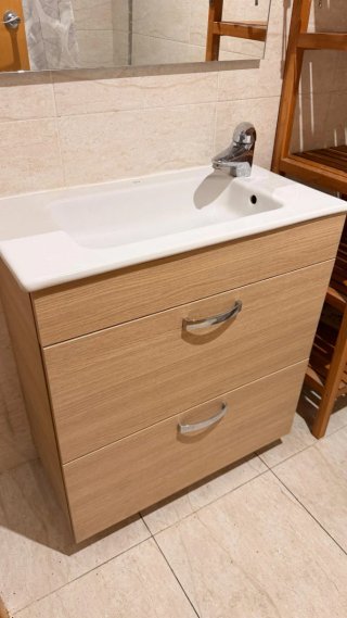 Mueble baño suspendido Roca con pica en TERRASSA.