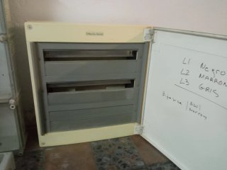 Cuadros eléctricos,  envolventes y cajas estancas