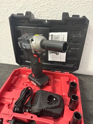 Llave de impacto Parkside 12V 300Nm