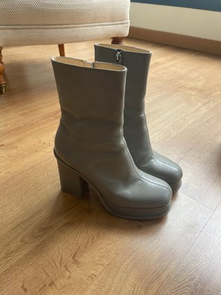 Botines de tacón grises