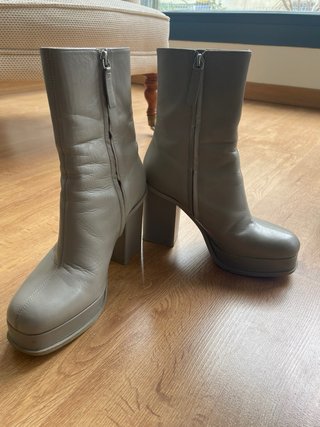 Botines de tacón grises