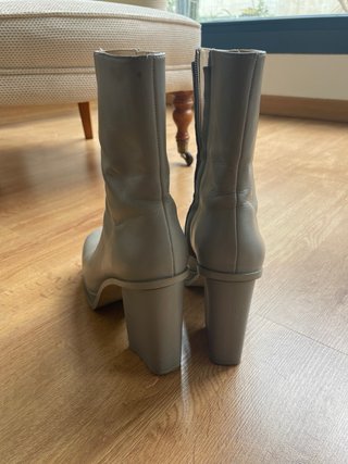 Botines de tacón grises
