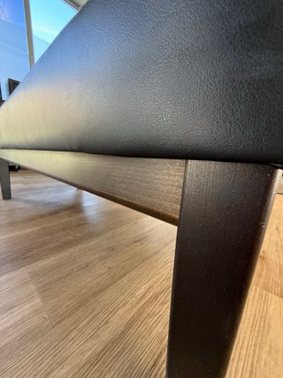 Banco tapizado negro 110cm