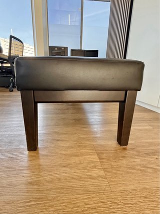 Banco tapizado negro 110cm