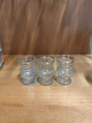 3 piccoli bicchieri di vetro antichi